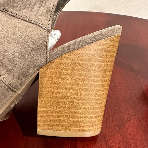 Lace Up Block Heels - Picture 7 of 16